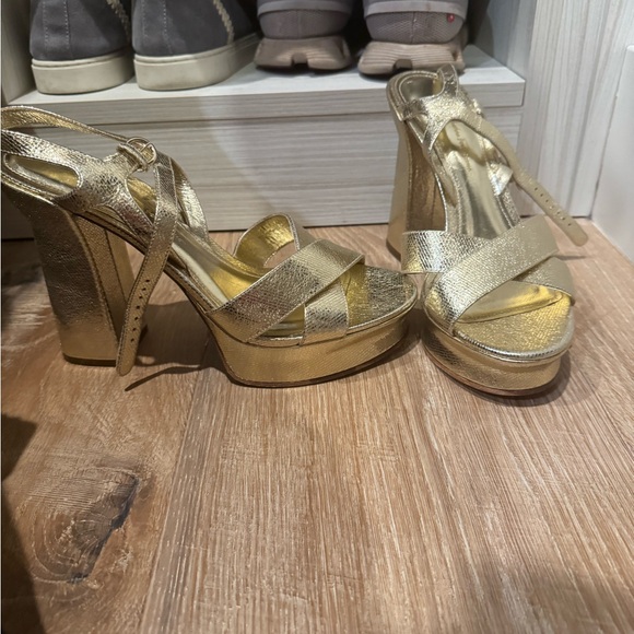 Salvatore Ferragamo Shoes - New Ferragamo Women's Gold Platform Sandals size 9.5